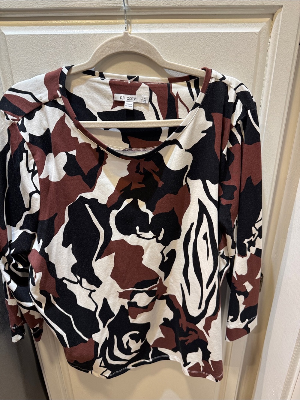Chico's Brown Black White Abstract Print Long-Sleeve cotton/poly Top